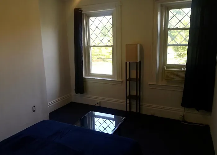 Full Bed Bedroom Close To Downtown And Stadiums Pittsburgh